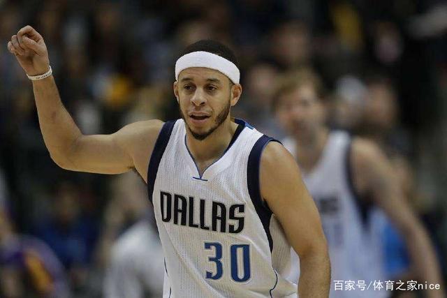 世体：巴萨本轮西甲将穿白色球裤致敬经典